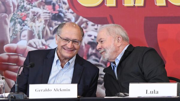 O pré-candidatos à Presidência da República, Luiz Inácio Lula da Silva e o vice Geraldo Alckmin, durante lançamento das diretrizes do programa de governo, em evento na zona sul de São Paulo (SP), 21 de junho de 2022 - Sputnik Brasil
