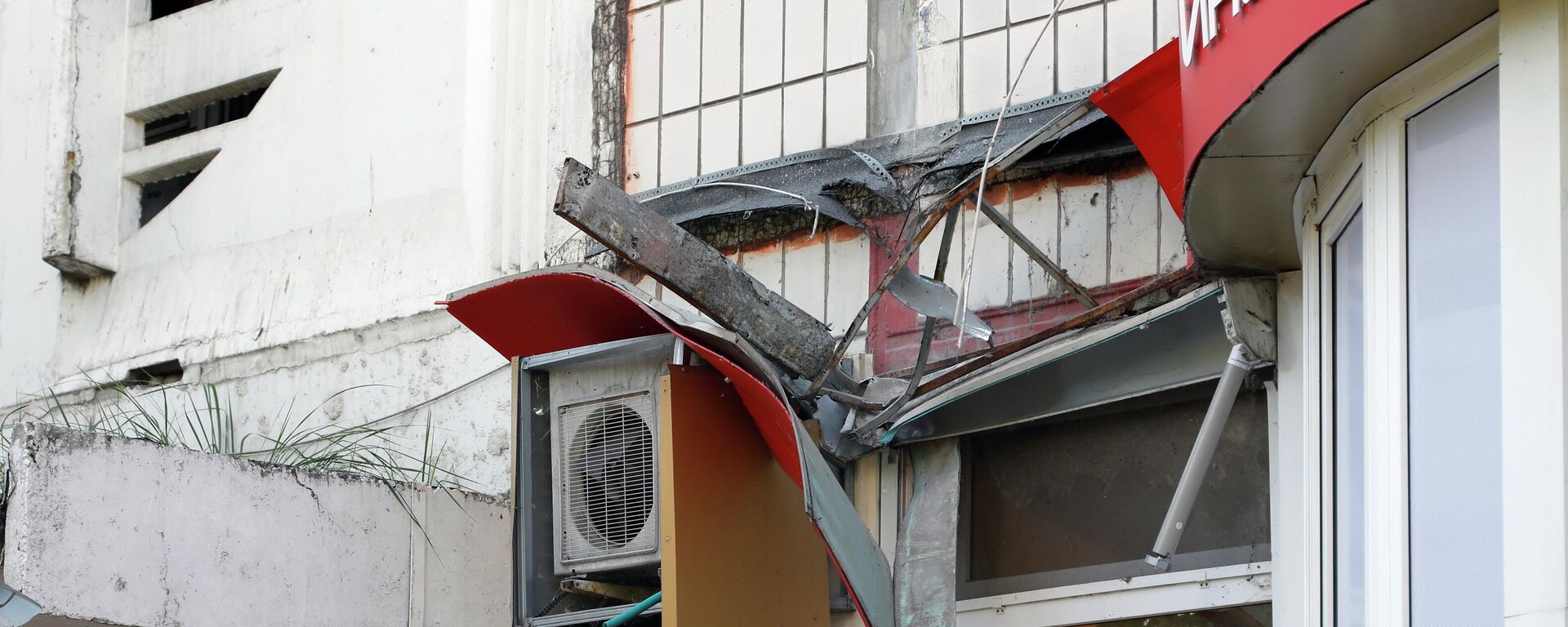 Prédio atingido por projéteis vindos da Ucrânia, foto publicada em 3 de julho de 2022 - Sputnik Brasil, 1920, 03.07.2022