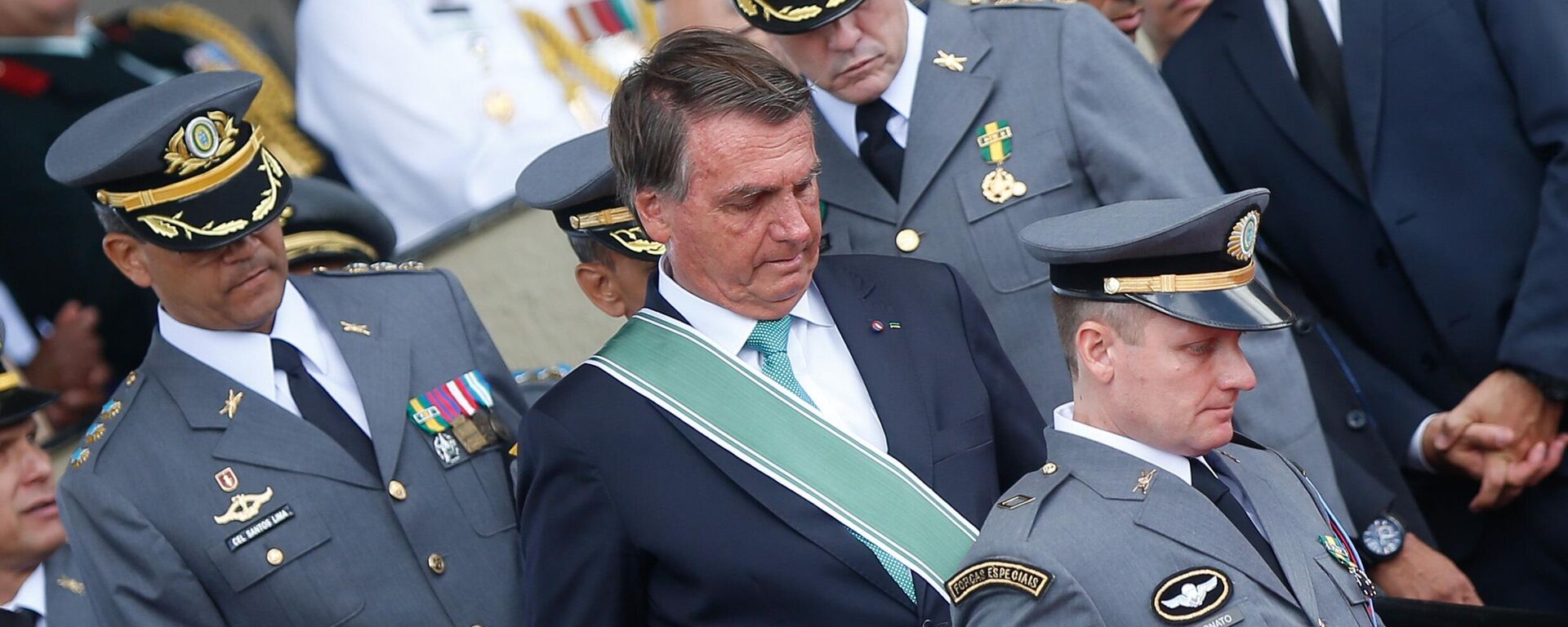 O presidente da República, Jair Bolsonaro, durante cerimônia em alusão ao Dia do Exército, com a Imposição da Ordem do Mérito Militar e da Medalha Exército Brasileiro, em Brasília (DF) (foto de arquivo)
 - Sputnik Brasil, 1920, 05.07.2022