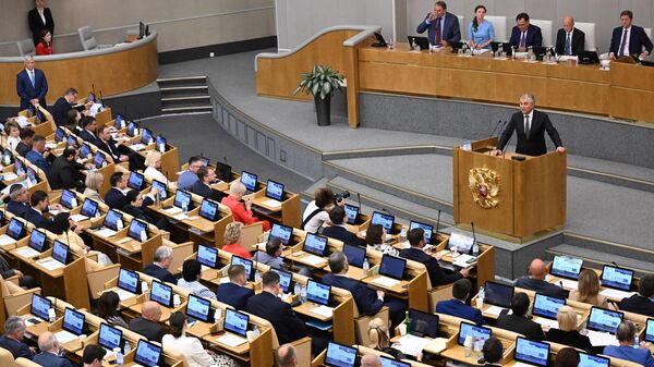 Vyacheslav Volodin, presidente da Duma, câmara baixa do Parlamento russo, fala em sessão plenária do órgão, foto publicada em 6 de julho de 2022 - Sputnik Brasil
