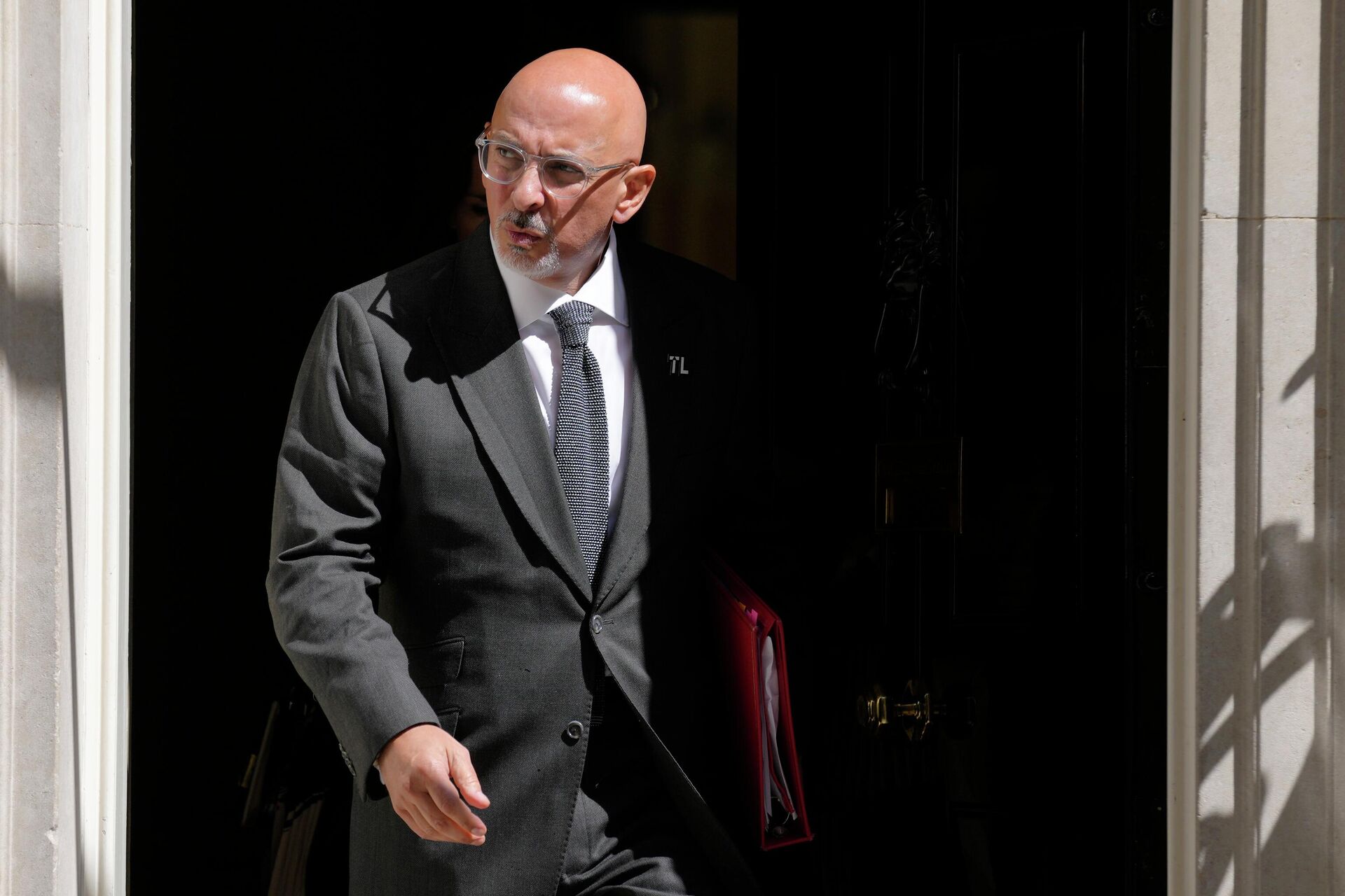 Secretário de Educação britânico, Nadhim Zahawi depois de participar de uma reunião do gabinete em Downing Street, Londres, 7 de junho de 2022 Secretário de Educação britânico, Nadhim Zahawi depois de participar de uma reunião do gabinete em Downing Street, Londres, 7 de junho de 2022 - Sputnik Brasil, 1920, 07.07.2022