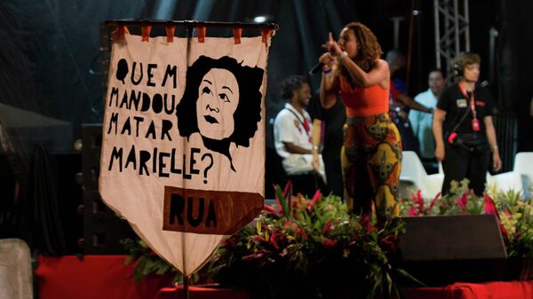 Anielle Franco, irmã de Marielle Franco, discursa durante ato de lançamento da pré-candidatura de Lula da Silva à presidência da República, em 7 de julho, no Rio de Janeiro - Sputnik Brasil