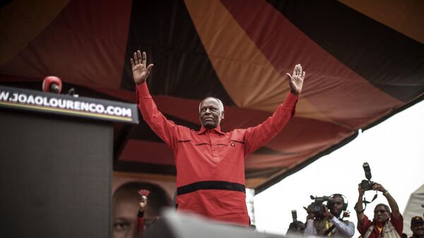 José Eduardo dos Santos, ex-presidente de Angola (1979-2017), em Luanda, 19 de agosto de 2017 - Sputnik Brasil