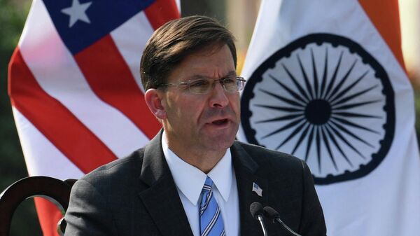 O então secretário de Defesa dos EUA, Mark Esper, durante coletiva de imprensa conjunta nos gramados da Hyderabad House, em Nova Délhi, 27 de outubro de 2020 - Sputnik Brasil
