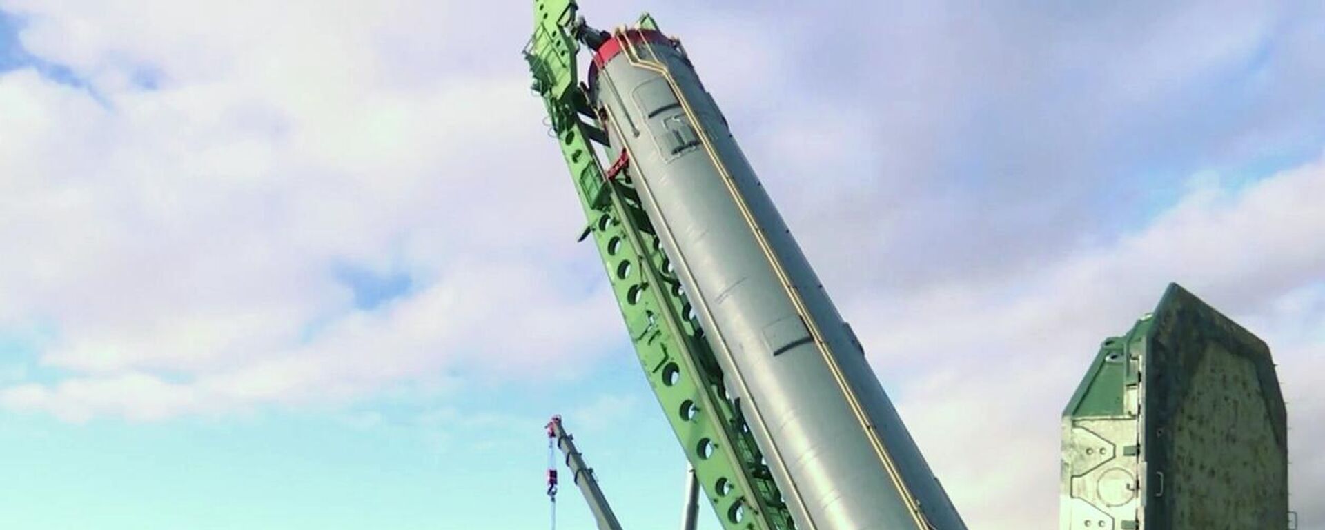 Míssil hipersônico Avangard é instalado em silo na região de Orenburgo, na Rússia, em 16 de dezembro de 2020 - Sputnik Brasil, 1920, 15.12.2022