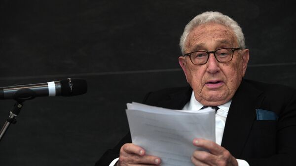 O ex-secretário de Estado norte-americano Henry Kissinger discursa no fórum científico internacional Leituras de Primakov, 30 de junho de 2017 - Sputnik Brasil
