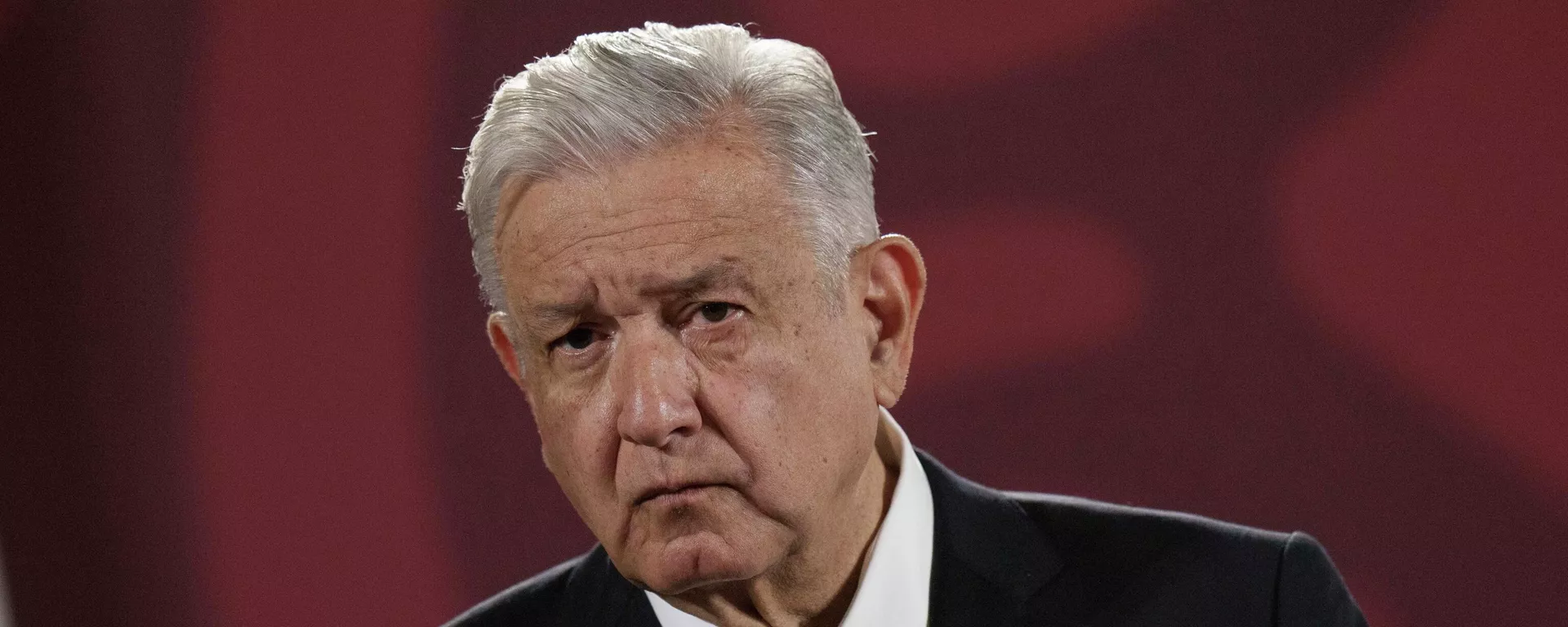 O presidente mexicano Andrés Manuel López Obrador ouve a pergunta de um jornalista durante sua coletiva de imprensa diária no Palácio Nacional da Cidade do México, 8 de julho de 2022 - Sputnik Brasil, 1920, 24.08.2024