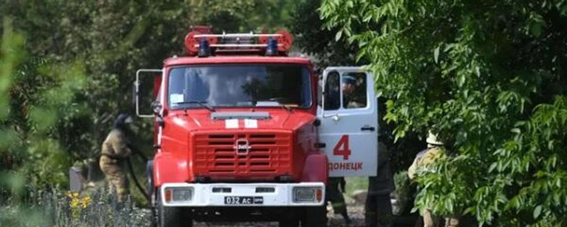 Equipes de emergência se dirigem ao local de incêndio no distrito de Budennovsky, na República Popular de Donetsk (RPD), em 26 de julho de 2022 - Sputnik Brasil, 1920, 26.07.2022