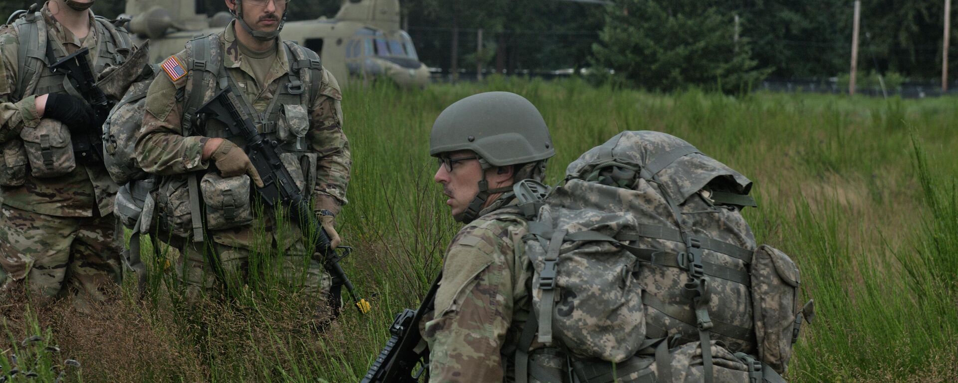 Efetivos da Guarda Nacional dos EUA treinando na Base Conjunta Lewis-McChord, Washington, EUA, 22 de julho de 2022 - Sputnik Brasil, 1920, 26.07.2022