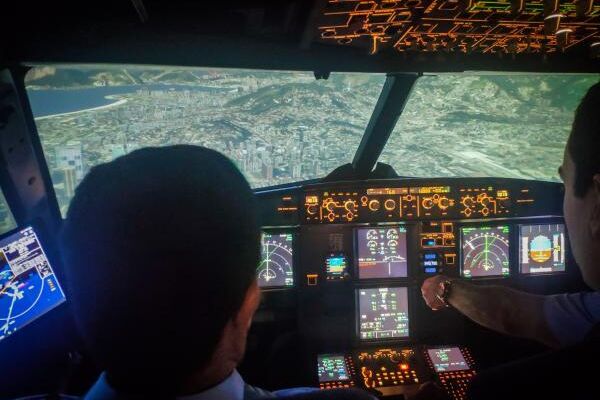 Painel do Airbus A330 da FAB, renomeado KC-30 - Sputnik Brasil