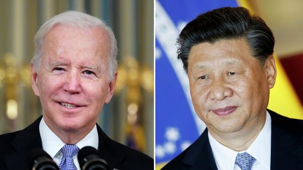 O presidente dos EUA, Joe Biden, em Washington, em 6 de novembro de 2021; e o presidente da China, Xi Jinping, em Brasília, no Brasil, em 13 de novembro de 2019 - Sputnik Brasil