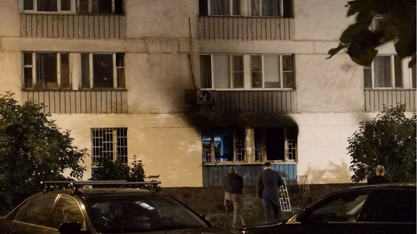 Imagem mostra prédio onde ocorreu um incêndio, em um albergue, no sudeste de Moscou - Sputnik Brasil