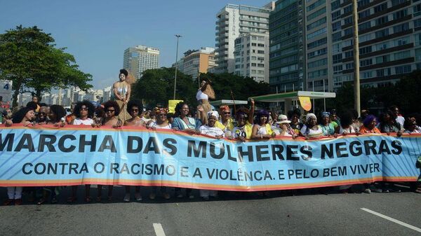 Fórum Estadual de Mulheres Negras do Rio de Janeiro realizou pelo quinto ano consecutivo, a Marcha das Mulheres Negras, na orla de Copacabana - Sputnik Brasil