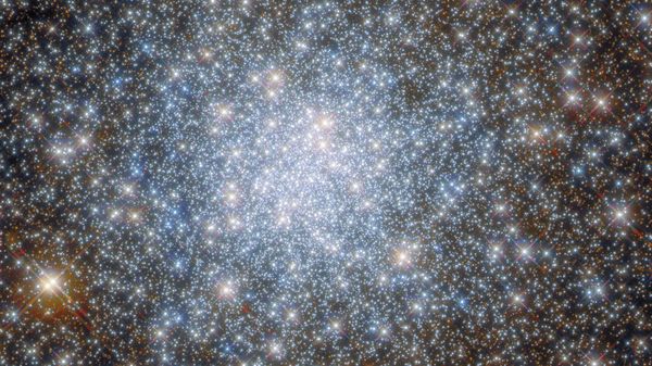O Telescópio Espacial Hubble capturou uma imagem onde mostra o coração do aglomerado globular NGC 6638 na constelação de Sagitário - Sputnik Brasil