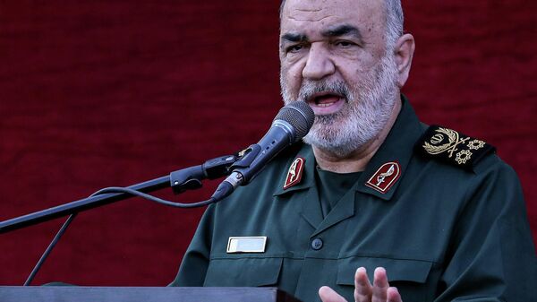 Hossein Salami, comandante do Corpo de Guardiões da Revolução Islâmica (IRGC, na sigla em inglês), fala em cerimônia fúnebre em Teerã, Irã, 4 de agosto de 2022 - Sputnik Brasil