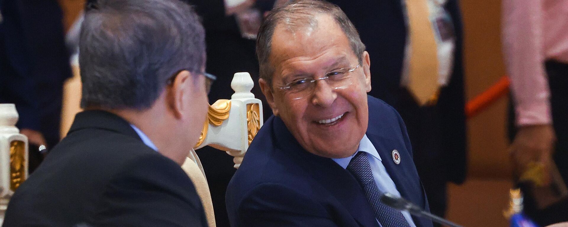 Ministros das Relações Exteriores da Coreia do Sul (à direita) e da Rússia (à esquerda), Park Jin e Sergei Lavrov conversam, em 5 de agosto de 2022 - Sputnik Brasil, 1920, 05.08.2022