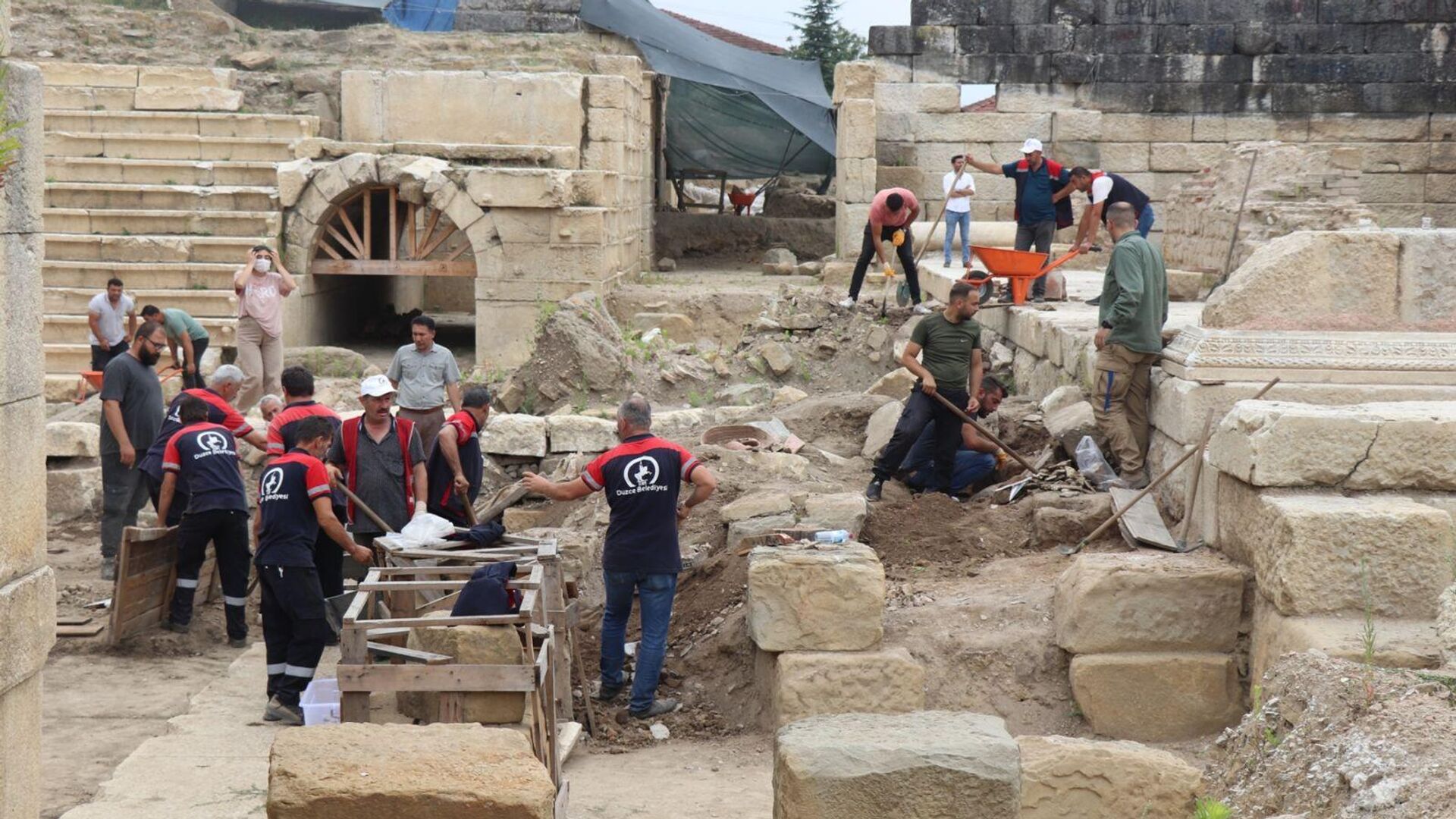 Escavações arqueológicas sendo conduzidas na antiga cidade de Prusias ad Hypium situada na atual província de Duzce, no noroeste da Turquia - Sputnik Brasil, 1920, 11.01.2025