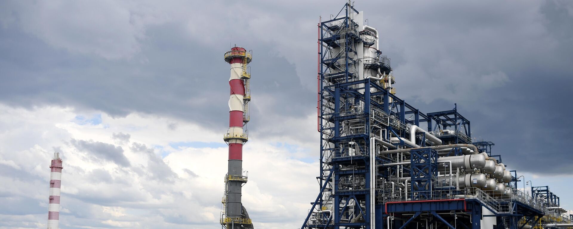 Refinaria de Petróleo de Moscou (MNPZ, na sigla em russo), da Gazprom Neft, em Kapotnya, na Rússia - Sputnik Brasil, 1920, 02.09.2022