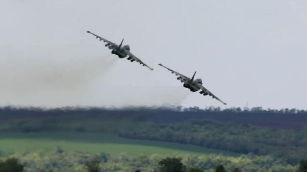 Caças russos Su-25 durante ataque contra posições ucranianas - Sputnik Brasil