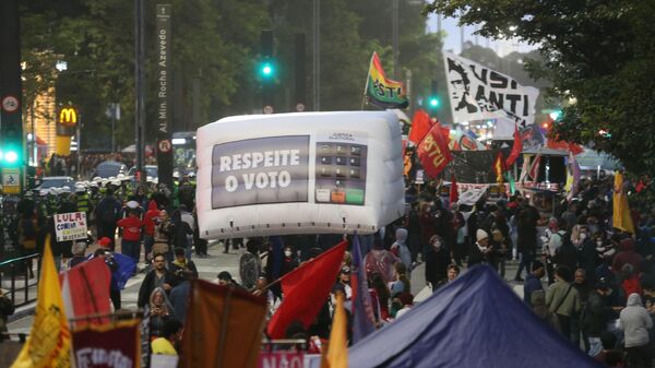 Ato em defesa da democracia, na avenida Paulista, em São Paulo, nesta quinta-feira. - Sputnik Brasil