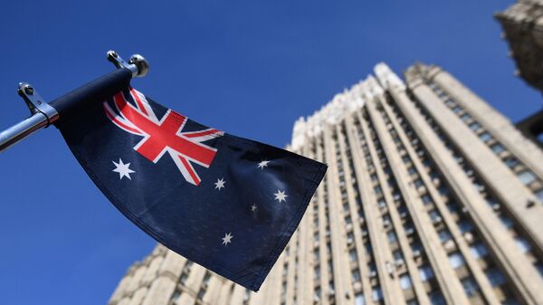 Bandeira da Austrália, com o prédio do Ministério das Relações Exteriores da Rússia ao fundo (foto de arquivo) - Sputnik Brasil