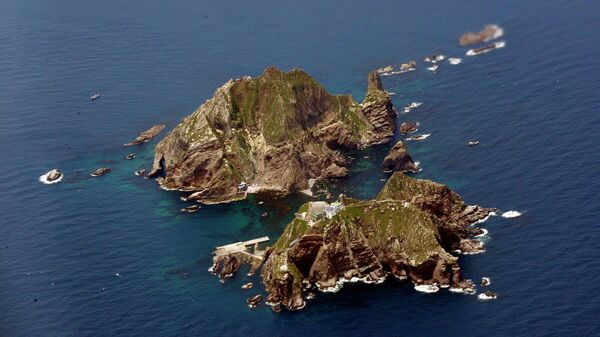 Rochedos de Liancourt, também conhecidos como ilhas Dokdo na Coreia do Sul, ou ilhas Takeshima no Japão (foto de arquivo) - Sputnik Brasil