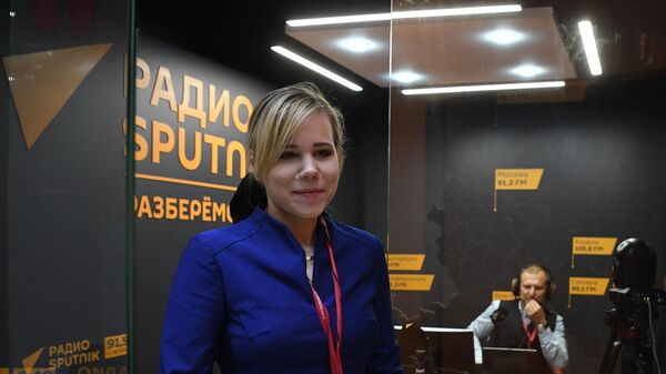 Daria Dugina no estúdio de rádio Sputnik no Fórum Econômico Internacional de São Petersburgo, em 2022 - Sputnik Brasil