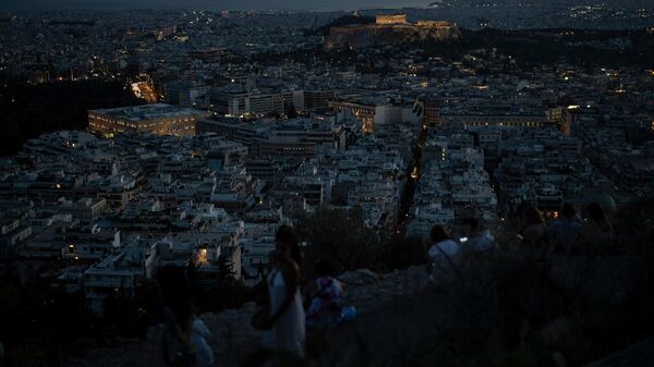 Pessoas admirando panorama da cidade de Atenas, Grécia, 10 de agosto de 2022 - Sputnik Brasil