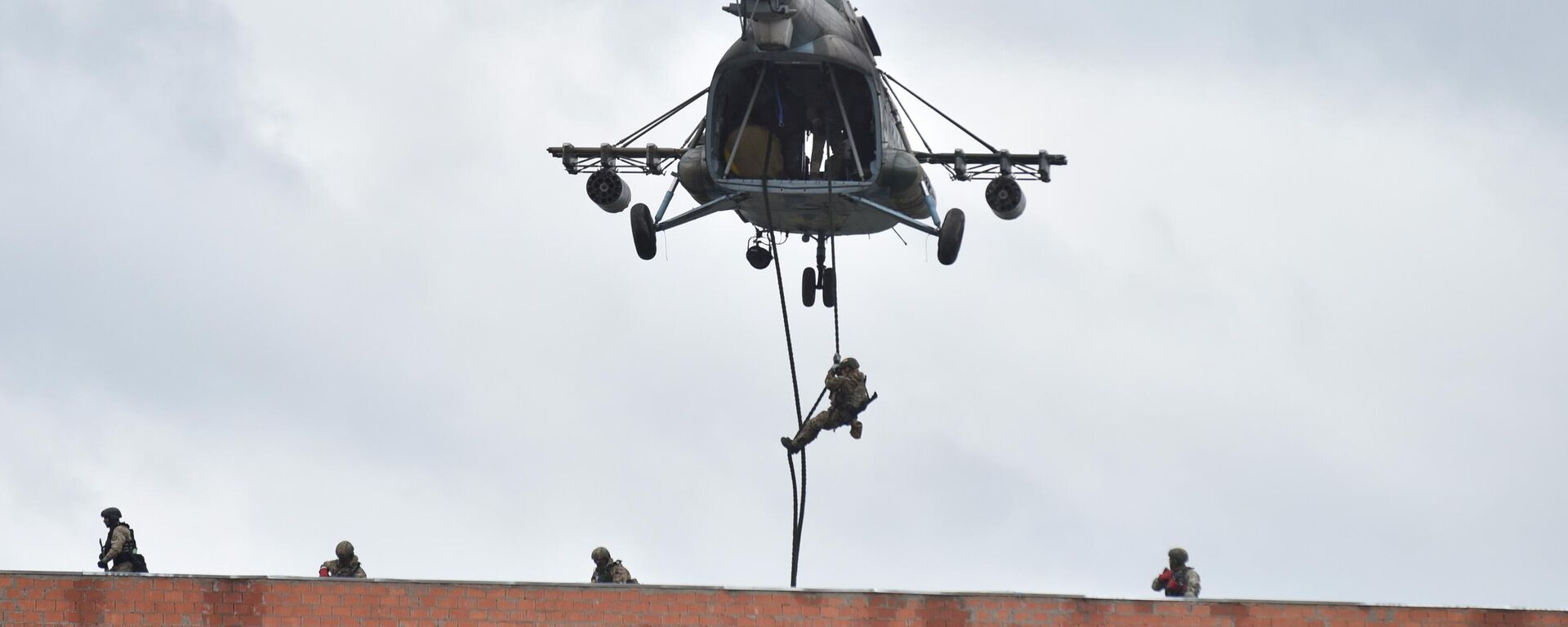 Militares da Ucrânia, EUA e outros países da OTAN participam de exercícios militares perto de Lvov, na Ucrânia, em 24 de setembro de 2021 (foto de arquivo) - Sputnik Brasil, 1920, 26.10.2022