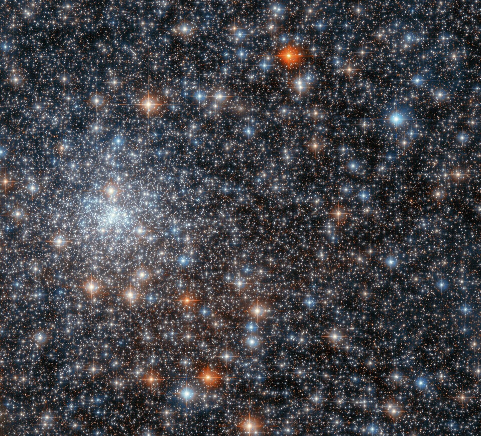 O Telescópio Espacial Hubble da NASA flagrou um brilhante conjunto de estrelas, conhecido como aglomerado globular NGC 6558 - Sputnik Brasil, 1920, 04.09.2022