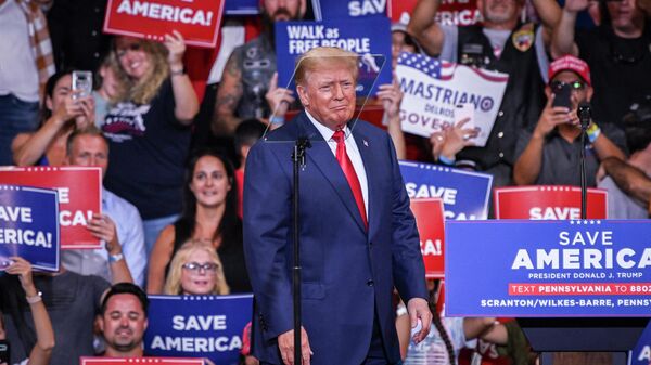 Donald Trump, ex-presidente dos EUA (2017-2021), durante comício na Arena Mohegan Sun, Wilkes-Barre, Pensilvânia, EUA, 3 de setembro de 2022 - Sputnik Brasil