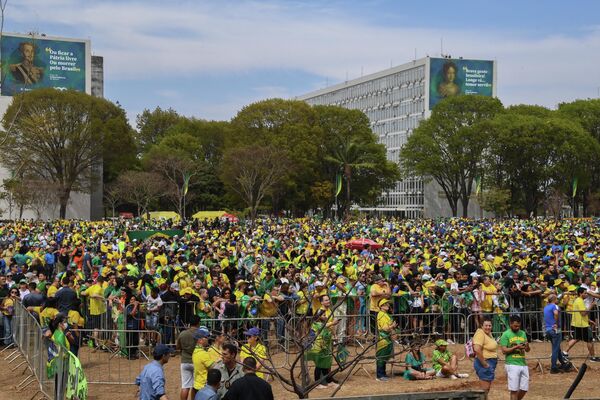 Apoiadores do presidente se reúnem na Esplanada do Ministério em Brasília durante as comemorações dos 200 anos de independência do Brasil, em 7 de setembro de 2022 - Sputnik Brasil