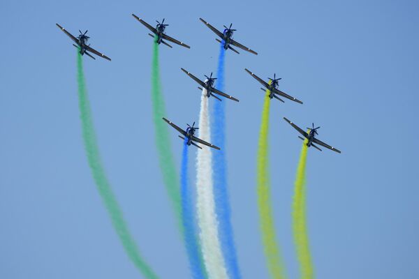 Aviões militares sobrevoam a praia de Copacabana durante celebração da Independência, 7 de setembro de 2022 - Sputnik Brasil