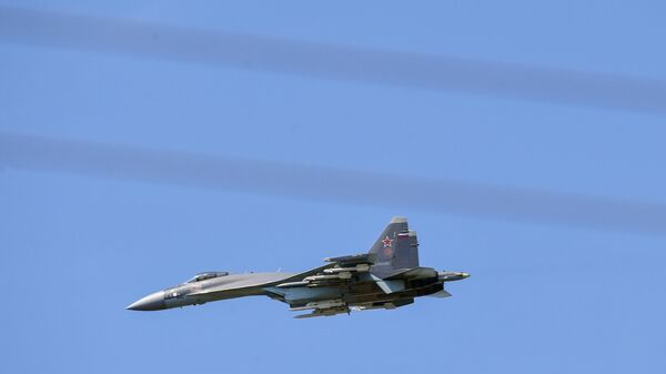 Um caça Su-35 da Força Aeroespacial Russa - Sputnik Brasil