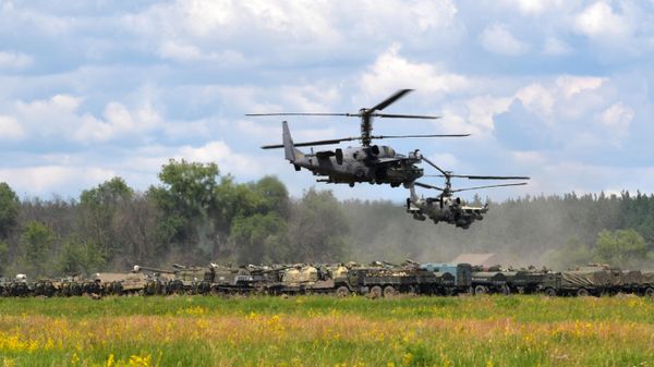 Helicópteros de ataque Ka-52 do Exército russo durante a operação especial na Ucrânia - Sputnik Brasil