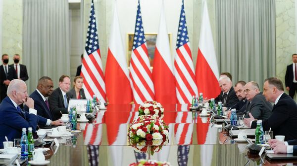 Delegações de Polônia e EUA no Palácio Presidencial, em 26 de março de 2022 - Sputnik Brasil