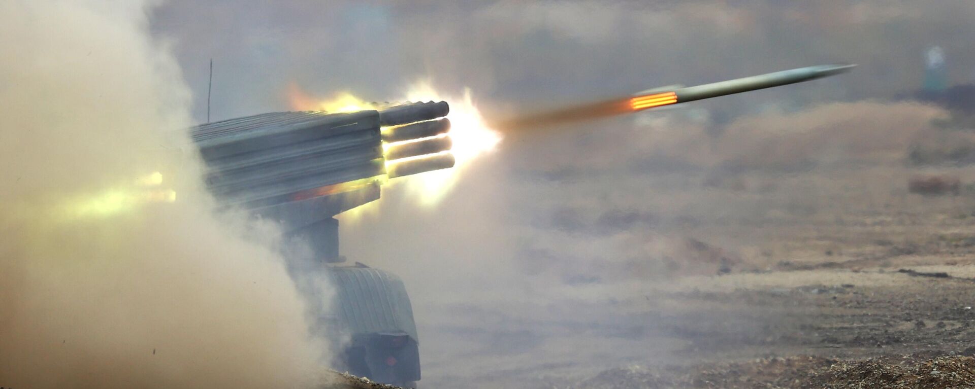 Lançador múltiplo de foguetes Grad durante celebrações do Dia do Tanque no polígono perto da localidade de Korsunovo, região de Murmansk, Rússia, em foto publicada em 11 de setembro de 2022 - Sputnik Brasil, 1920, 11.12.2022