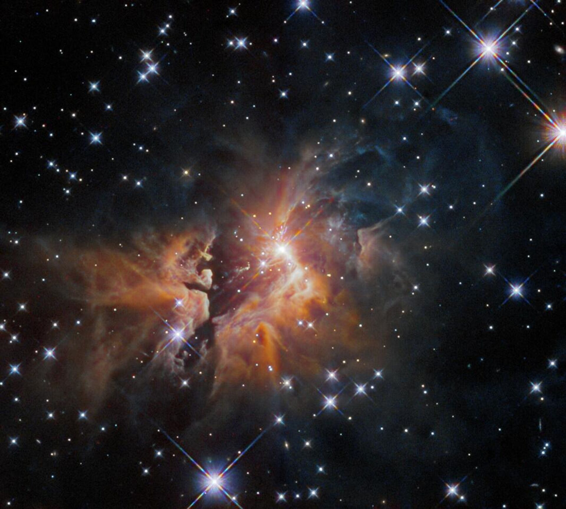 O objeto, conhecido como IRAS 05506+2414, pode ser um exemplo de evento explosivo causado pela ruptura de um sistema estelar jovem e massivo - Sputnik Brasil, 1920, 19.09.2022