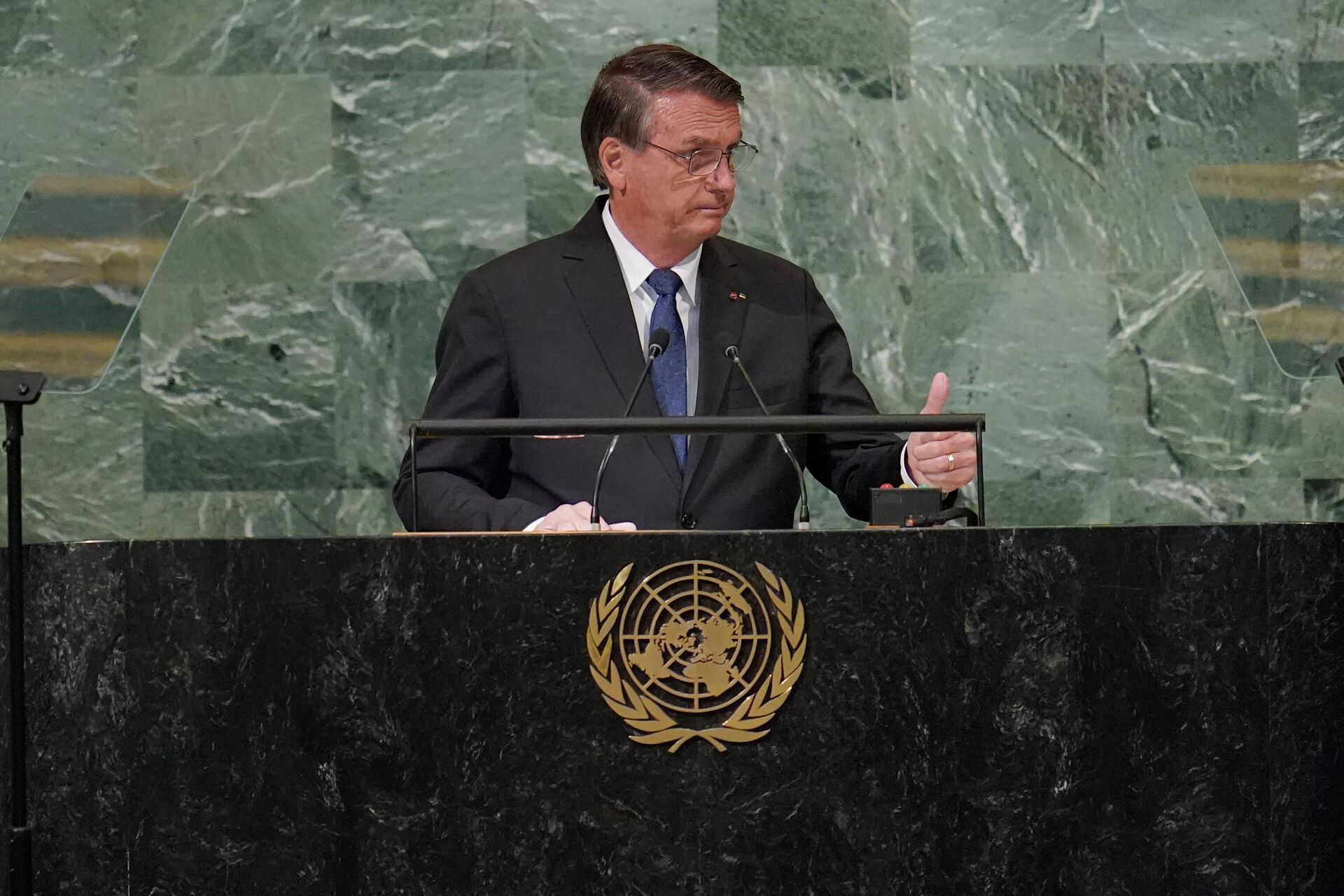 O presidente brasileiro, Jair Bolsonaro, discursa durante a 77ª Assembleia Geral da Organização das Nações Unidas (ONU), em Nova York, em 20 de setembro de 2022 - Sputnik Brasil, 1920, 20.09.2022