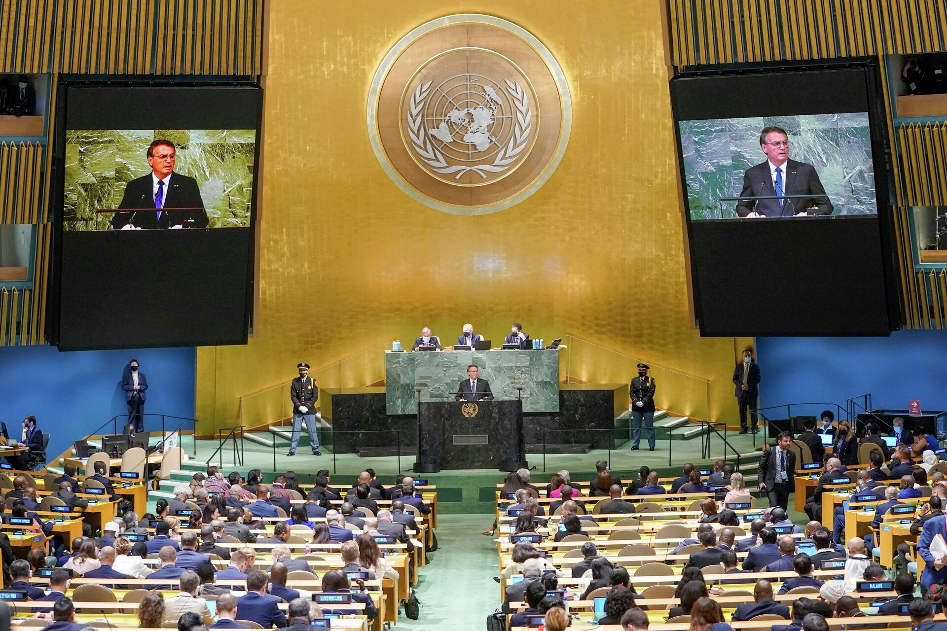 O presidente brasileiro, Jair Bolsonaro, discursa durante a 77ª Assembleia Geral da Organização das Nações Unidas (ONU), em Nova York, em 20 de setembro de 2022 - Sputnik Brasil, 1920, 02.10.2022