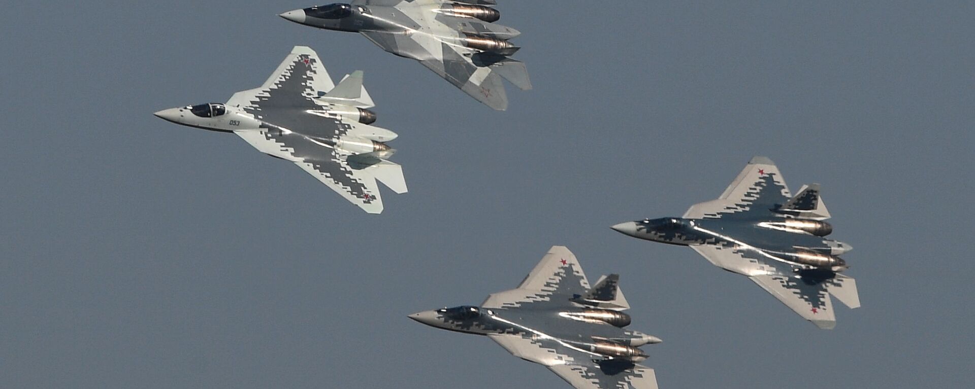 Caças Sukhoi Su-57 de quinta geração se apresentam no Salão Aeroespacial Internacional MAKS-2019 em Zhukovsky, nos arredores de Moscou, Rússia. - Sputnik Brasil, 1920, 22.09.2022