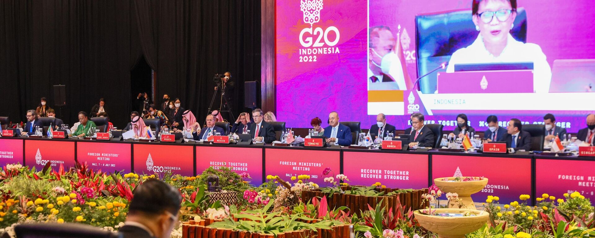 Funcionários participam da sessão de abertura da Reunião de Ministros das Relações Exteriores do G20 na ilha de Bali, na Indonésia (foto divulgada pelo Ministério das Relações Exteriores da Rússia) - Sputnik Brasil, 1920, 24.09.2022