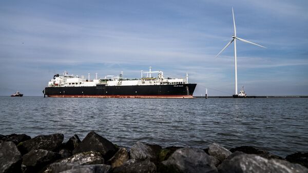 Navio-tanque de gás natural liquefeito chegando ao porto de Eemshaven, Países Baixos, 4 de setembro de 2022 - Sputnik Brasil