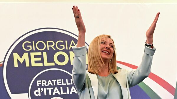 Líder do partido de centro-direita italiano Irmãos de Itália, Giorgia Meloni, na sede de seu partido comentando os resultados das eleições legislativas na Itália, 26 de setembro de 2022 - Sputnik Brasil