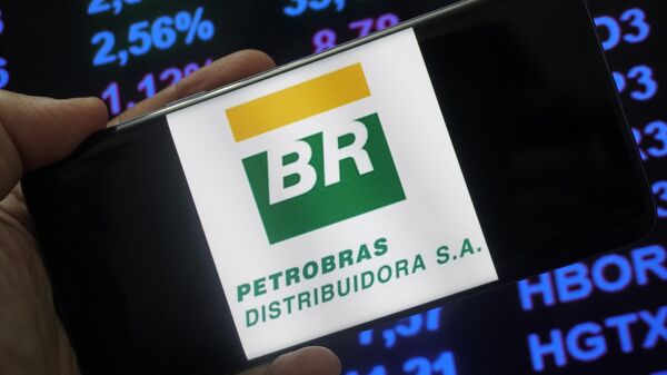 Logo da Petrobras no celular - Sputnik Brasil