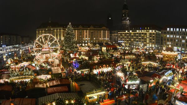Striezelmarkt, o mercado de Natal mais antigo do mundo, localizado em Dresden. Alemanha, 24 de novembro de 2016. - Sputnik Brasil