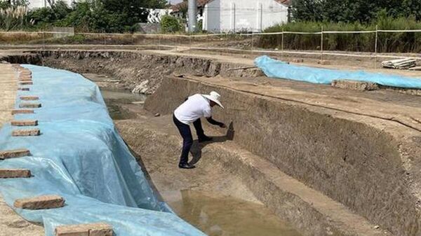 Arqueólogos trabalham nas Ruínas de Wujiabang, uma grande cidade de água antiga que remonta a cerca de 2.500 anos atrás, foi encontrada na província de Jiangsu, leste da China - Sputnik Brasil