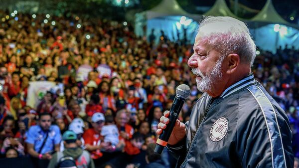 O ex-presidente Luiz Inácio Lula da Silva (PT) participa de ato de campanha em Itaquera, em São Paulo (SP), em 24 de setembro de 2022 - Sputnik Brasil