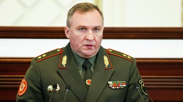 O ministro da Defesa de Belarus, Viktor Khrenin, fala no Parlamento em Minsk, Belarus, 26 de maio de 2021 - Sputnik Brasil