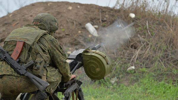 Combatente de Lugansk durante ataque contra posições inimigas em Donetsk (foto de arquivo). - Sputnik Brasil